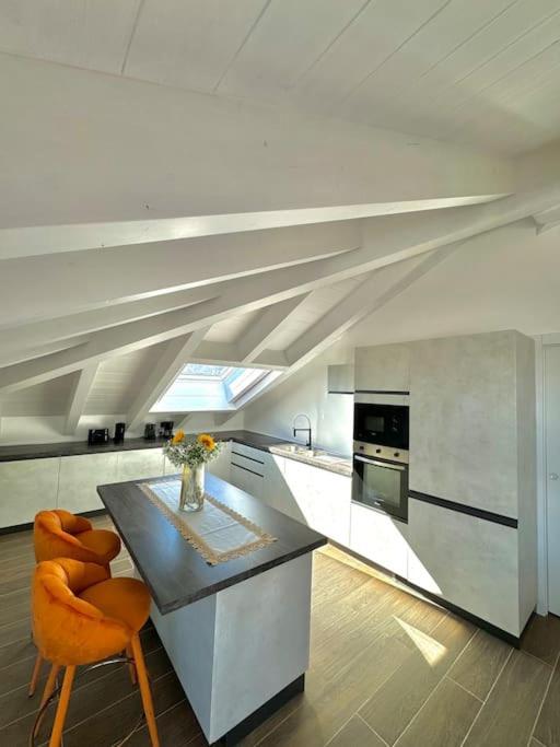 Apt. Aries - Penthouse Менаджо Экстерьер фото