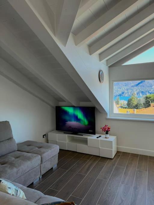 Apt. Aries - Penthouse Менаджо Экстерьер фото